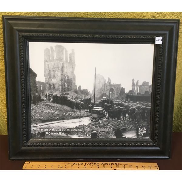 FRAMED PHOTOGRAPHIC PRINT - YPRES RECOIT LA CROIX DE GUERRE FRANCASIE - 22.5 x 26in