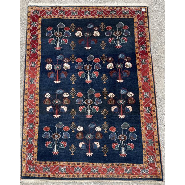 FLORAL WOOL RUG - APPROX 46 x 63in