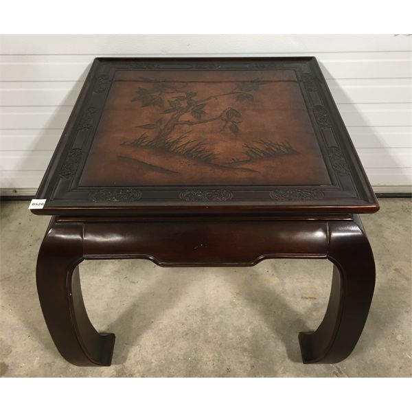WOODEN END TABLE W/ ENGRAVED TOP - 22 x 24.5 x 24.5in