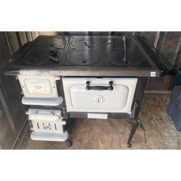 FINDLAY OVAL CAST IRON PORCELAIN STOVE - 32 x 32 x 41in
