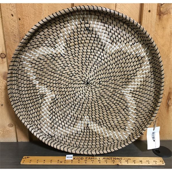 VINA WALL TRAY - SEAGRASS STAR - 23in DIA