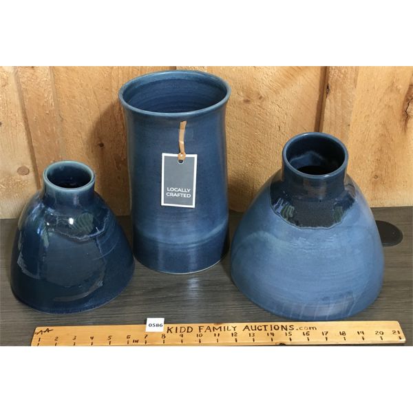 LOT OF 3 - BLUE CERAMIC VASES - DEX LAB FOR GRAFUS