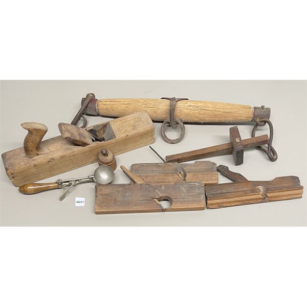 LOT OF 8 - PRIMITIVES