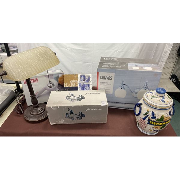 LOT OF 6 - HOUSEHOLD DECO ITEMS - LIGHT FIXTURE, MUGS, ETC