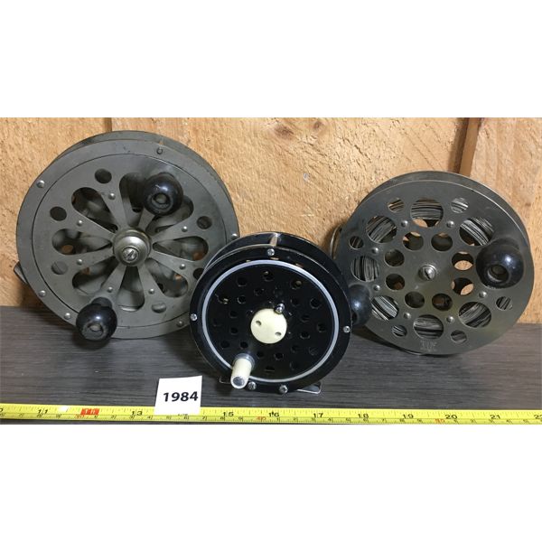 LOT OF 3 - FISHING REELS - INCL PFLUEGER 1558 AND PFLUGER 3128