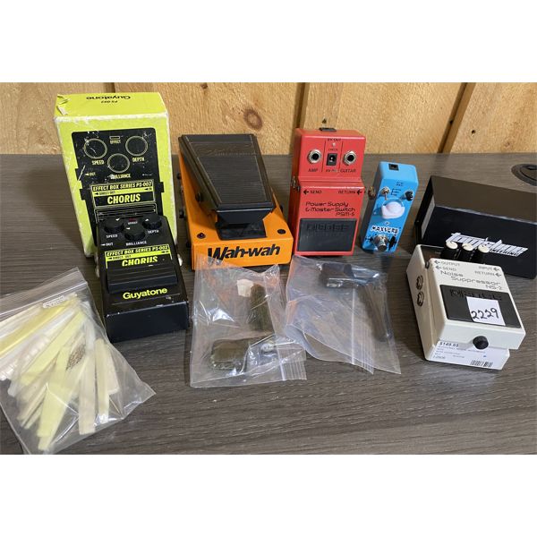 JOB LOT - MUSICAL INSTRUMENTS ACCESSORIES 