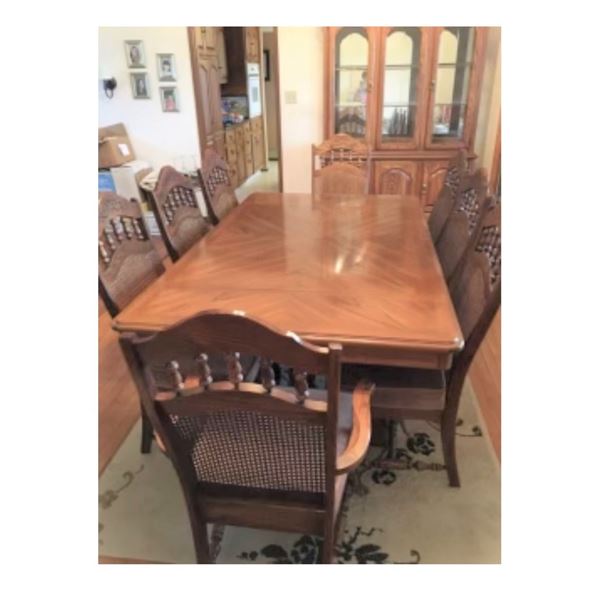 Fine Furniture - High quality Dining Table with Extension leaf and Chairs - PICK UP ONLY