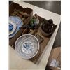 Image 2 : 2 TRAYS OF VINTAGE COLLECTIBLES