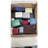 Image 2 : BOX OF RING AND JEWELRY CLAMSHELLS