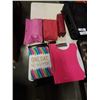Image 2 : LOT OF BINDER, PENS, MARKERS, PENCIL CRAYONS