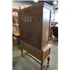 Image 8 : ANITQUE OAK HUTCH