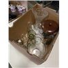 Image 2 : LOT OF VINTAGE GLASSWARE AND ICE BUCKET
