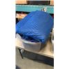 Image 8 : TOTE OF MOVING BLANKETS AND TOTE OF TOOLS