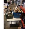 Image 1 : TOTE AND CRATE OF LIFTING STRAPS AND ROPE