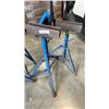 Image 2 : 4 ADJUSTABLE SHOP STANDS
