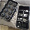 Image 2 : 2 NEW ROUND AND SQUARE SILICONE ICE CUBE TRAY SETS