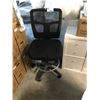 Image 2 : BLACK MESH BACK GAS LIFT PROGRAMMERS CHAIR