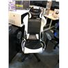 Image 2 : AROZZI WHITE / BLACK MOBILE FULLY ADJUSTABLE GAMING CHAIR