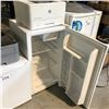 Image 2 : WHITE MASTER CHEF MINI REFRIGERATOR