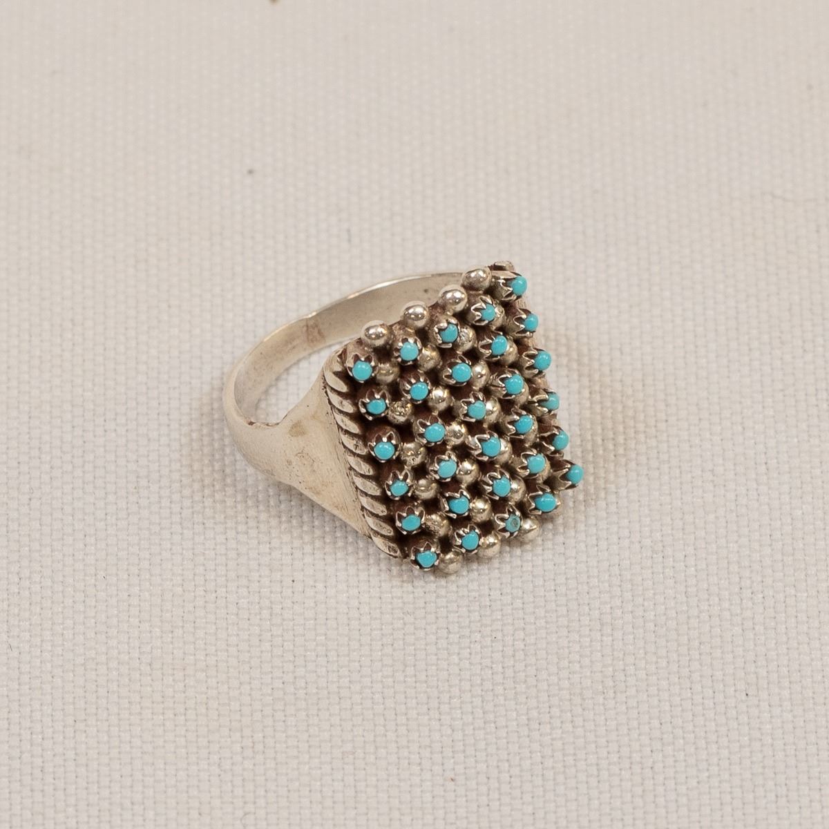 Zuni Sterling Petit Point Turquoise Ring, Amesoli