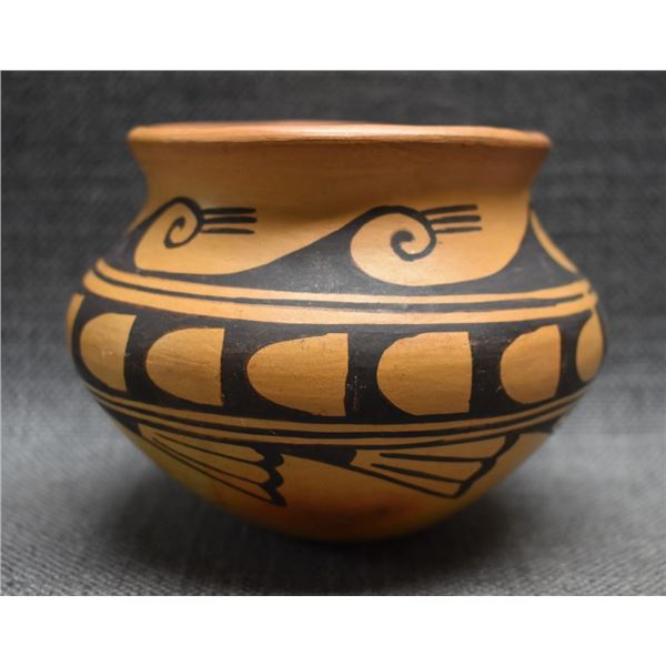 HOPI INDIAN POTTERY JAR