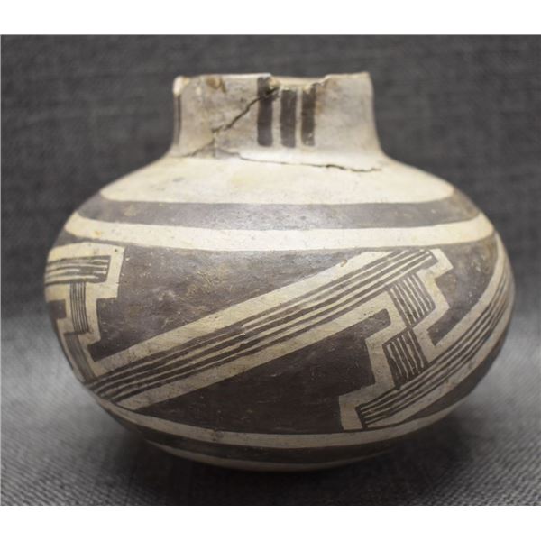 PINEDALE POTTERY OLLA