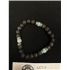 Image 2 : Vintage Oriental Carved Wood and 3 Green Stone Beads Bracelet