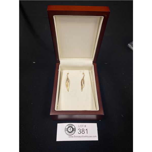 10k Solid Gold Dangling Earrings 1.5" L