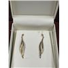 Image 2 : 10k Solid Gold Dangling Earrings 1.5" L