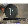 Image 1 : Neewer Reflector and Tripod