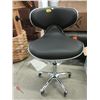 Image 1 : New Modern Rolling Task Chair