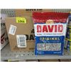 Image 1 : Box of 12 Bags of David's Sunflower Seeds