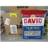 Image 1 : Box of 12 Bags of David's Sunflower Seeds