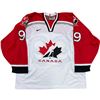 Image 2 : WAYNE GRETZKY SIGNED TEAM CANADA HOCKEY JERSEY (UPPER DECK COA)