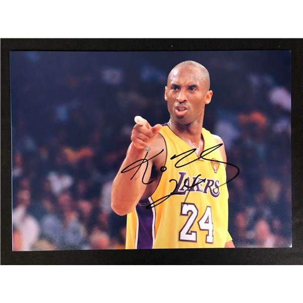 KOBE BRYANT SIGNED 8X10 PHOTO (RA COA)