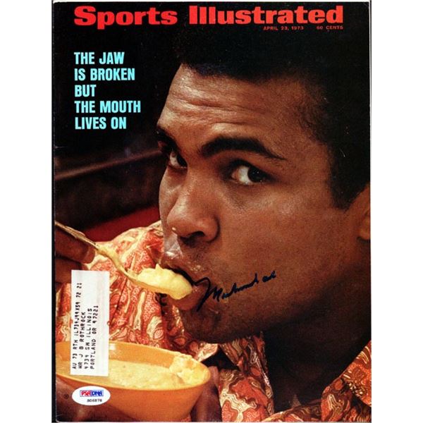 MUHAMMAD ALI SIGNED SPORTS ILLUSTRATED MAGAZINE (PSA/DNA)
