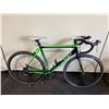 Image 2 : GT SERIES FOUR BLACK/GREEN 16 SPEED RACE BIKE