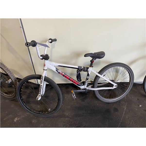 SE RACING SO CAL FLYER WHITE SINGLE SPEED STUNT BIKE - Able Auctions