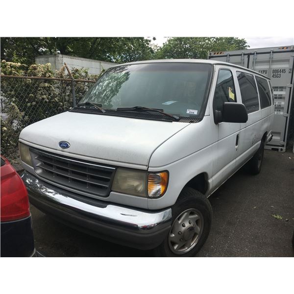 *TOW* 1996 FORD E-350 CLUBWAGON, XLT, 3DR VAN, WHITE, VIN # 1FBJS31G4THA53404