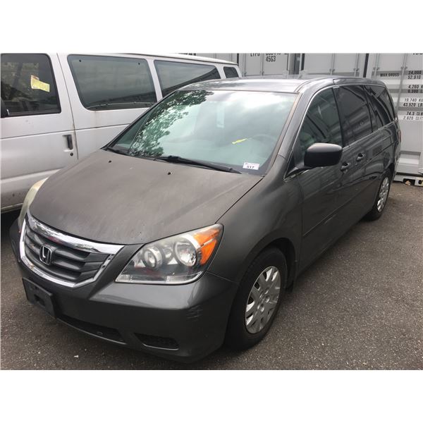 *TOW* 2008 HONDA ODYSSEY, 4DR MINI VAN, GREY, VIN # 5FNRL38118B501103