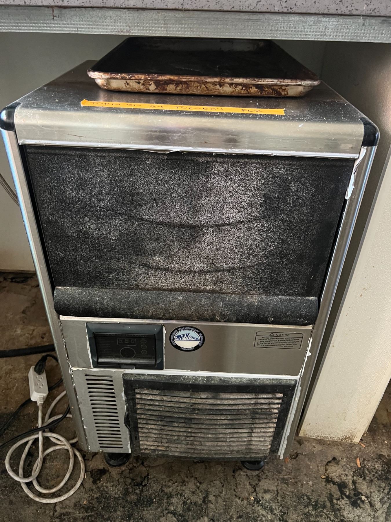 Small Commercial Ice Maker Model SK 31A Small commercial ice maker model sk 31a
