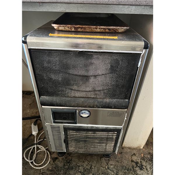 Small Commercial Ice Maker, Model SK-31A