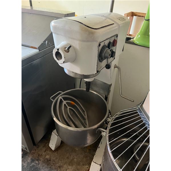 Hobart D300 Mixer w/ Bowl and Attachment