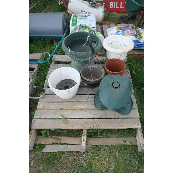 Lot of Planters