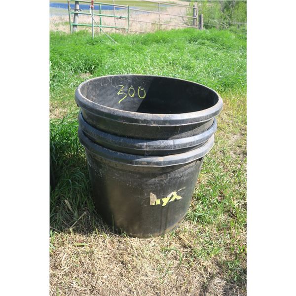 3 Plastic Feed Tubs - Black