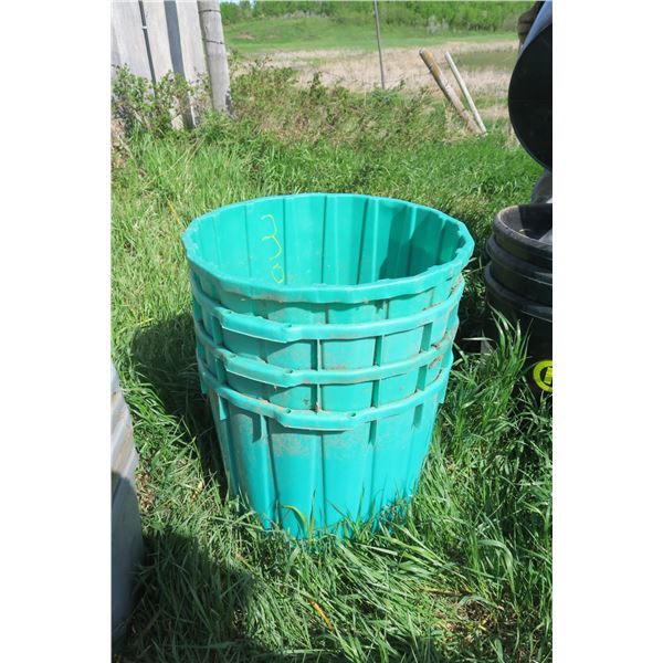 4 Plastic Feed Tubs - Green