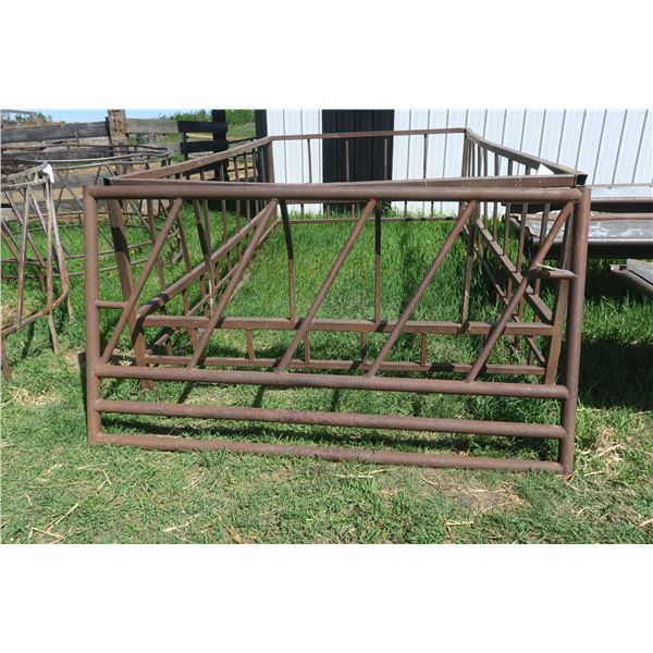 End Fence Bale Feeder