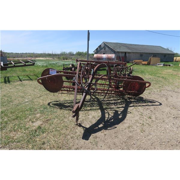 Side Delivery Hay Rake w/ Hydraulics - 10ft.
