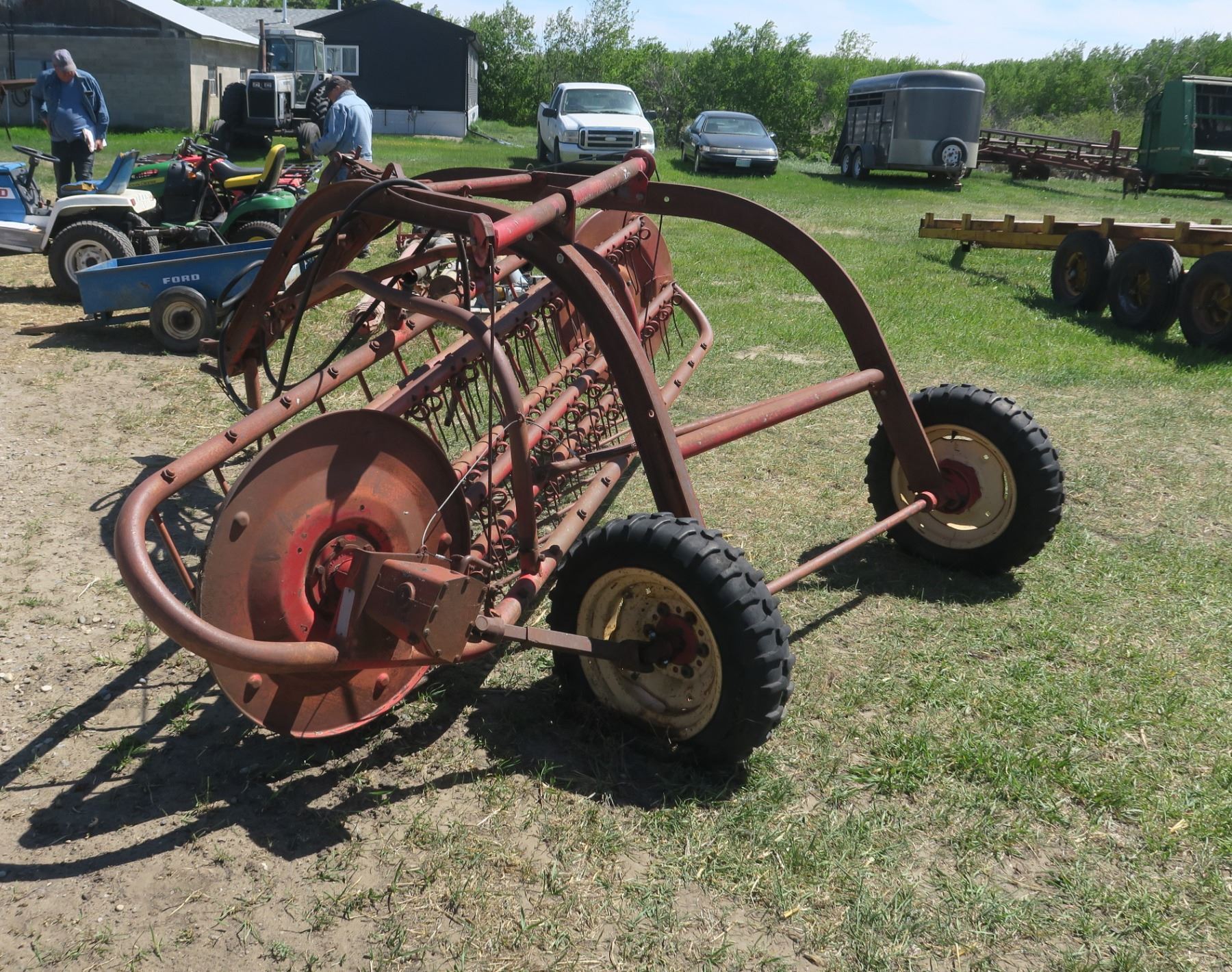 Side Delivery Hay Rake w/ Hydraulics - 10ft. - Schmalz Auctions