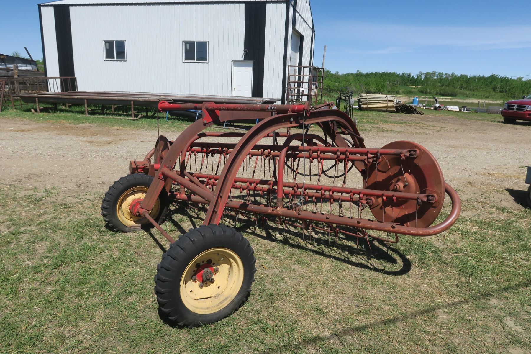 Side Delivery Hay Rake w/ Hydraulics - 10ft. - Schmalz Auctions